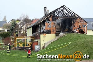 31.03.2014 (RH140331-03) Seifersdorf - Brand Scheune geht in Flammen auf